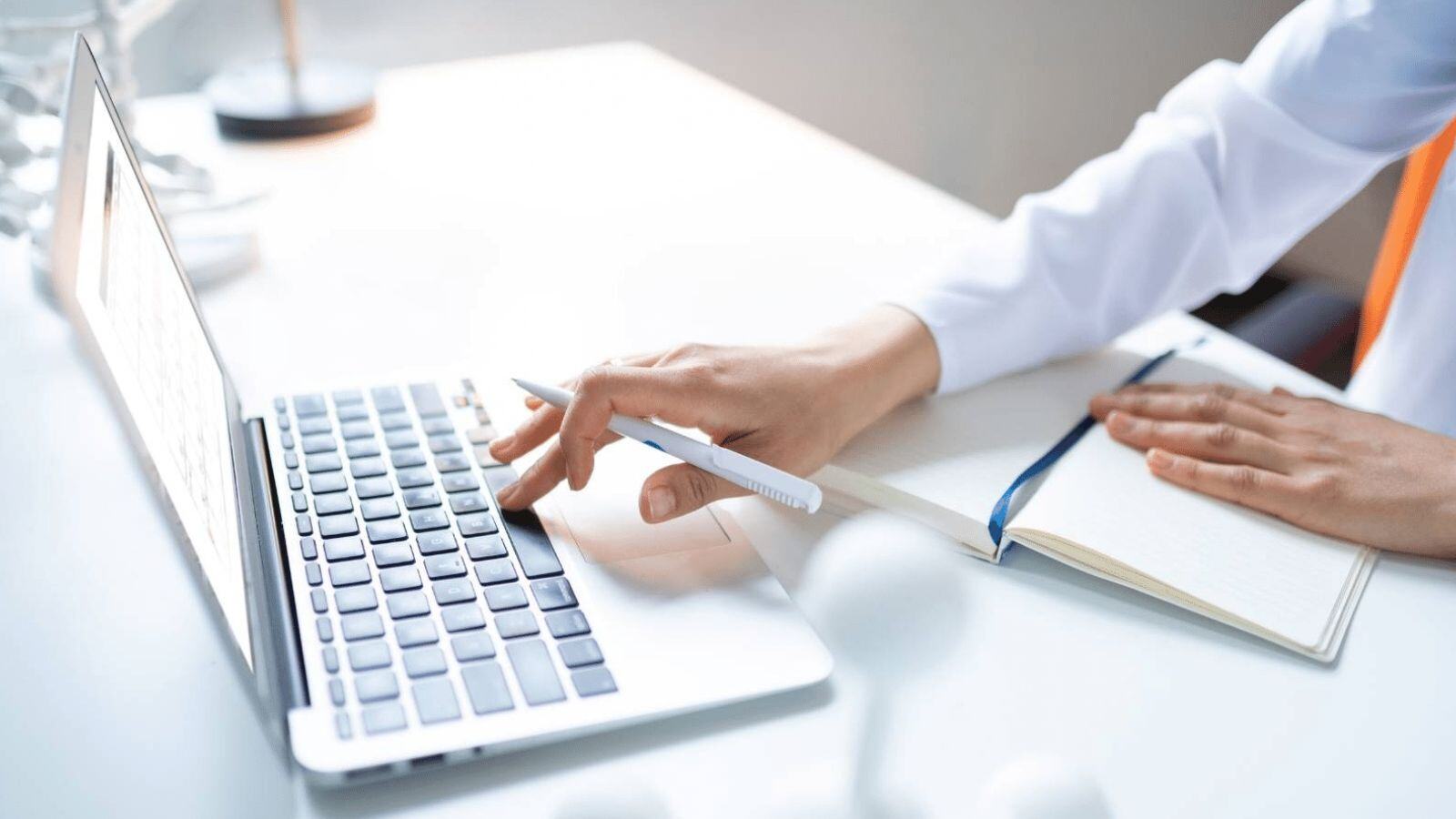 El papel clave de Asuntos Regulatorios en la industria farmacéutica: del desarrollo de medicamentos a la comercialización